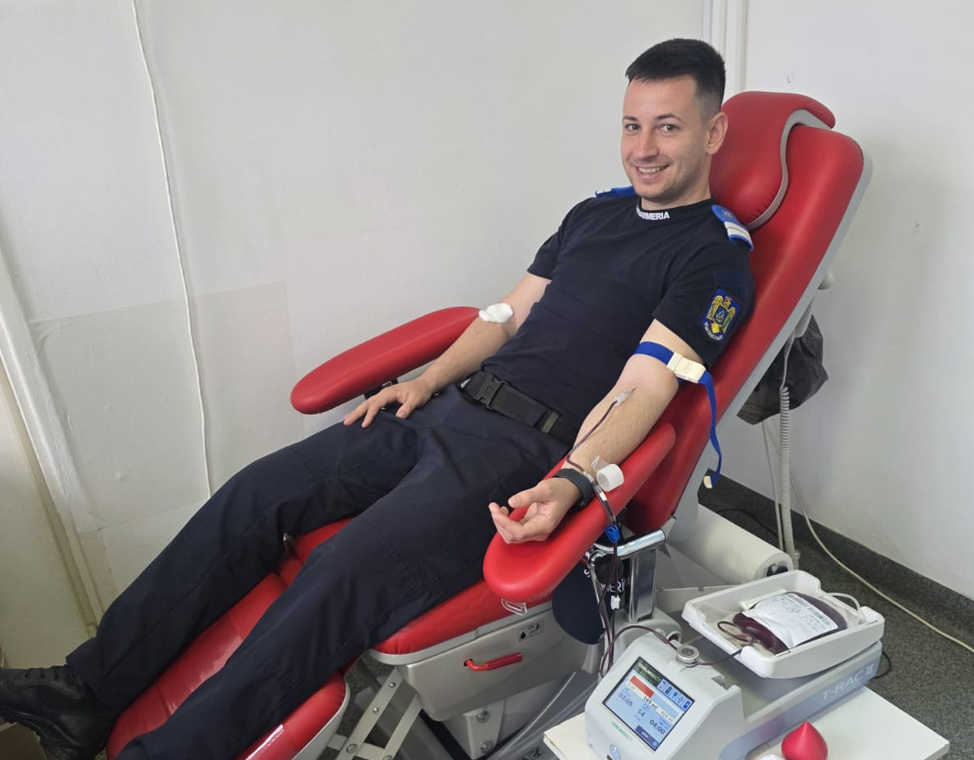 Jandarmii din Giurgiu au inceput seria activitatilor dedicate Zilei Jandarmeriei Romane cu o campanie de donare de sange