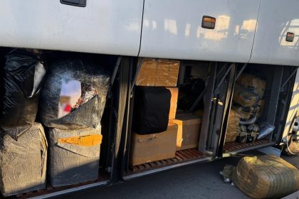 Bunuri contrafacute in valoare de peste 25 milioane de lei confiscate de politistii de frontiera intr un autocar