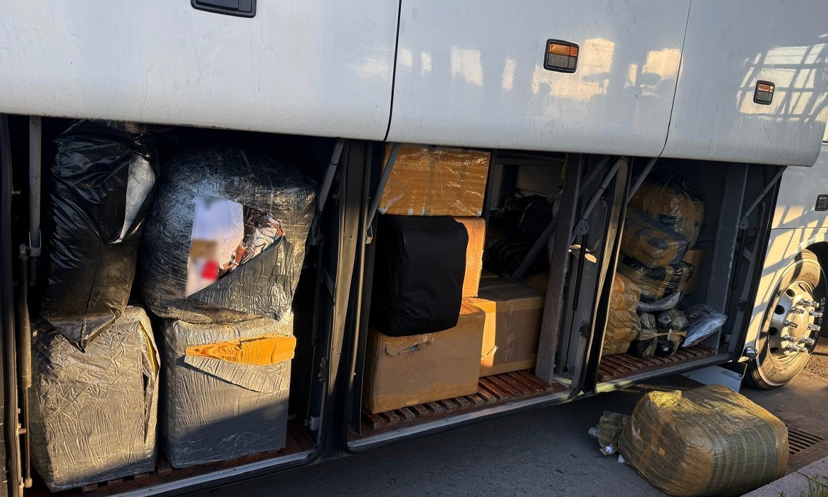 Bunuri contrafacute in valoare de peste 25 milioane de lei confiscate de politistii de frontiera intr un autocar