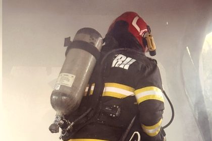 pericolul scurtcircuitului o casa din satul neajlovu a fost distrusa de incendiu