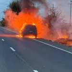 Autoturism cuprins de flăcări pe DN5, în zona satului Plopșoru